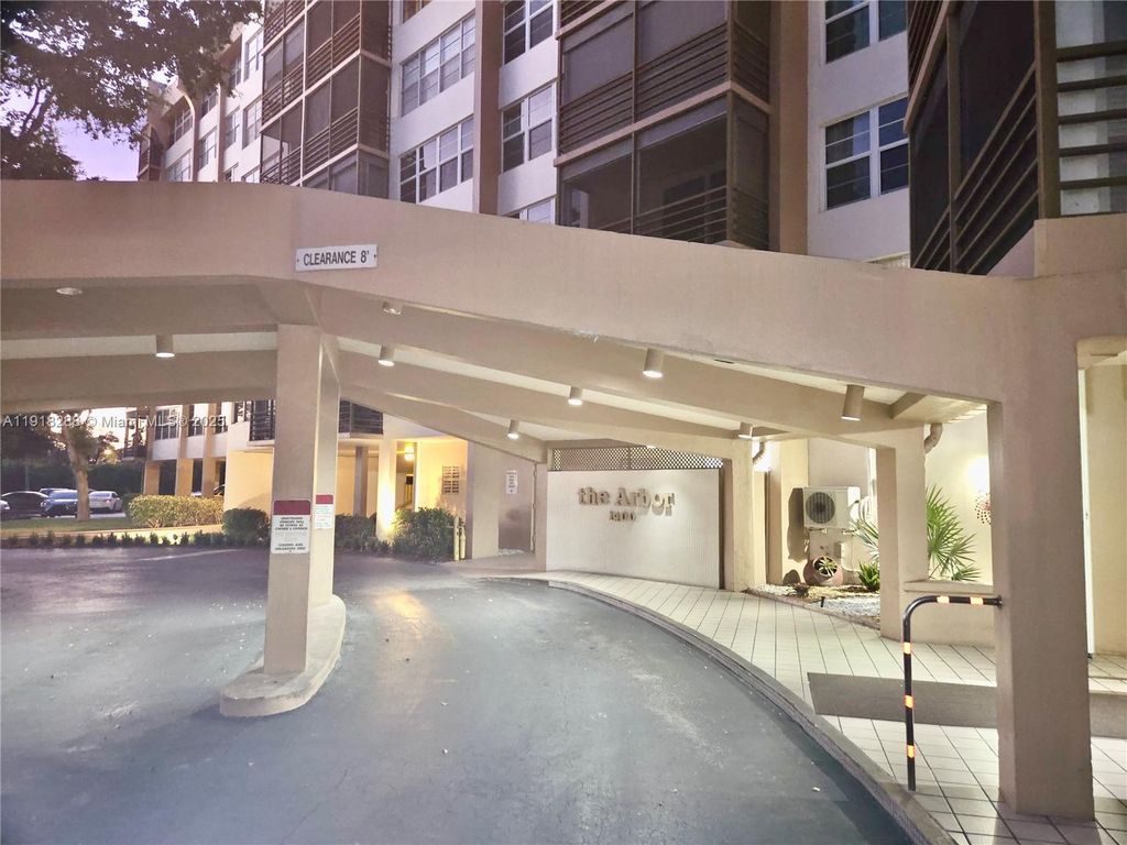 1400 Saint Charles Pl 612, Pembroke Pines, FL 33026