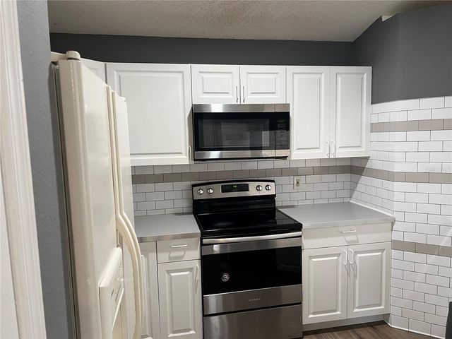 8824 VALENCIA OAKS COURT, Orlando, FL 32825