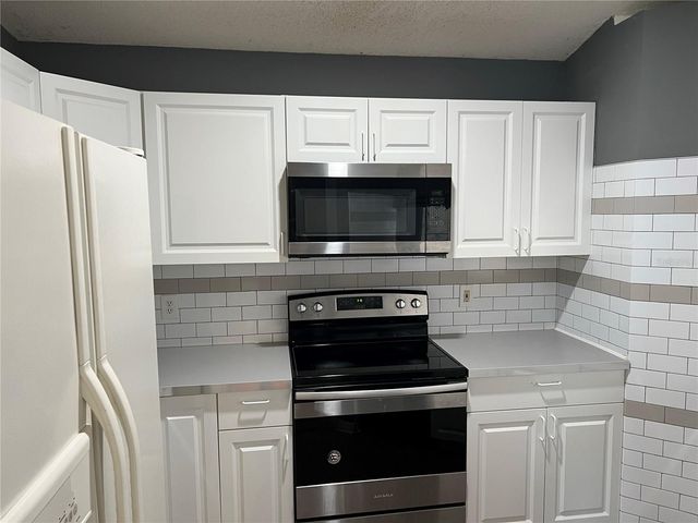 8824 VALENCIA OAKS COURT, Orlando, FL 32825