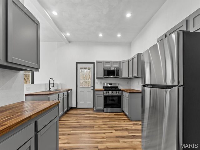 931 N First St Street, Belleville, IL 62226