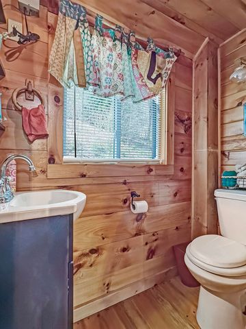 36 Moss Drive, Stewartstown, NH 03576