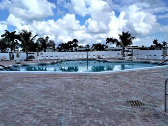 2885 Crosley Drive E A, West Palm Beach, FL 33415