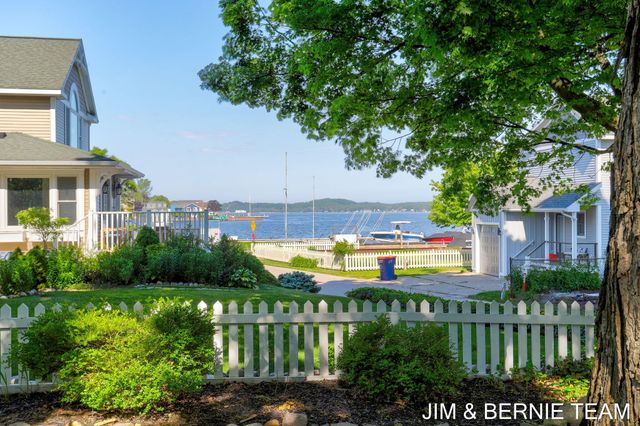 1200 Beach Drive, Holland City, MI 49423