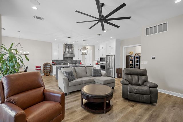 12022 Kenai Circle, Woodway, TX 76712