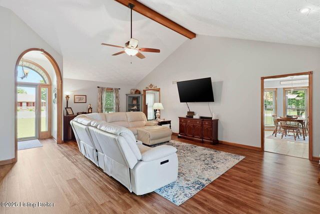113 Spring Dr, Mt Washington, KY 40047