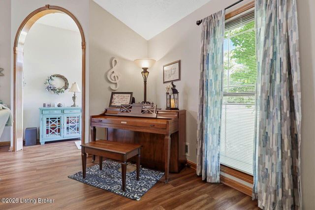 113 Spring Dr, Mt Washington, KY 40047