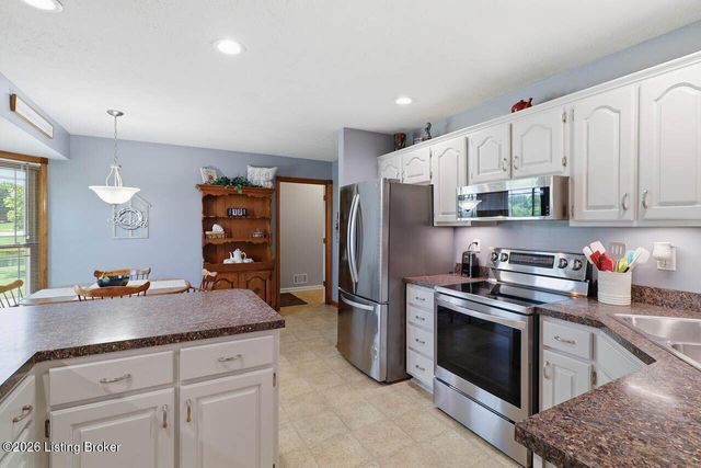 113 Spring Dr, Mt Washington, KY 40047