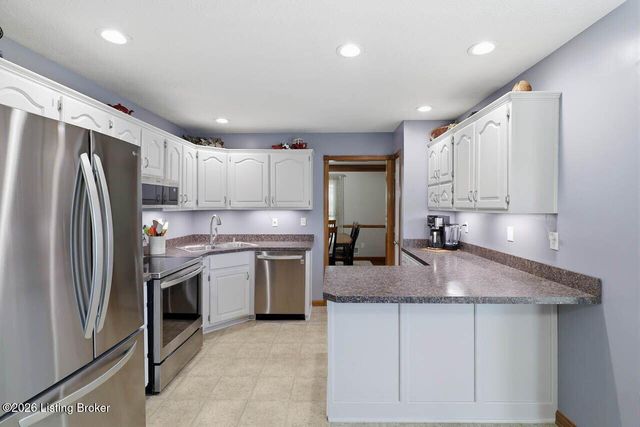 113 Spring Dr, Mt Washington, KY 40047
