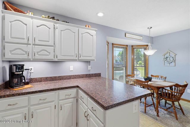 113 Spring Dr, Mt Washington, KY 40047