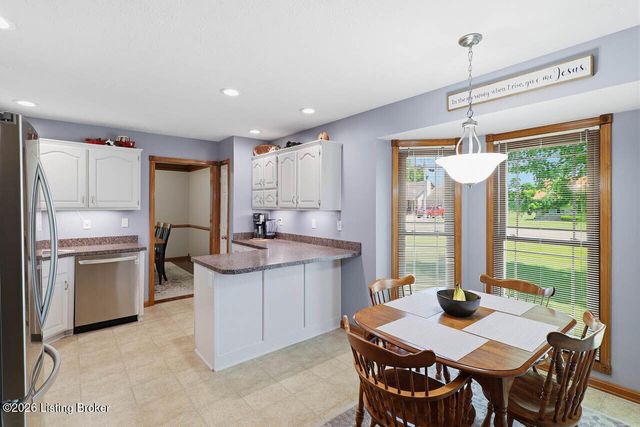 113 Spring Dr, Mt Washington, KY 40047