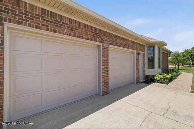 113 Spring Dr, Mt Washington, KY 40047