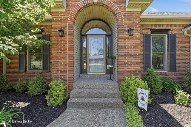 113 Spring Dr, Mt Washington, KY 40047