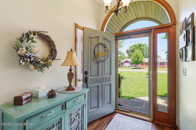 113 Spring Dr, Mt Washington, KY 40047