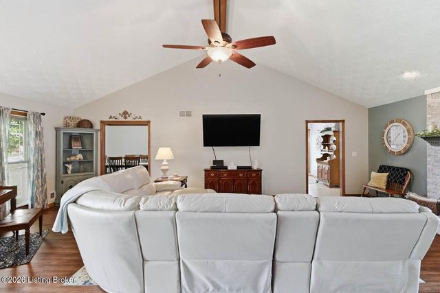 113 Spring Dr, Mt Washington, KY 40047