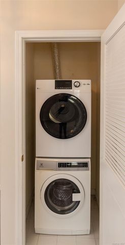 70 Aveonis Court, Fishkill, NY 12524