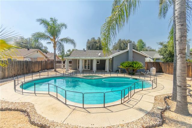 1322 Hunter Drive, Redlands, CA 92374