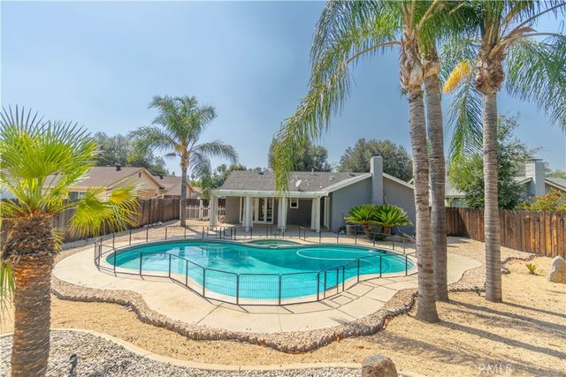 1322 Hunter Drive, Redlands, CA 92374