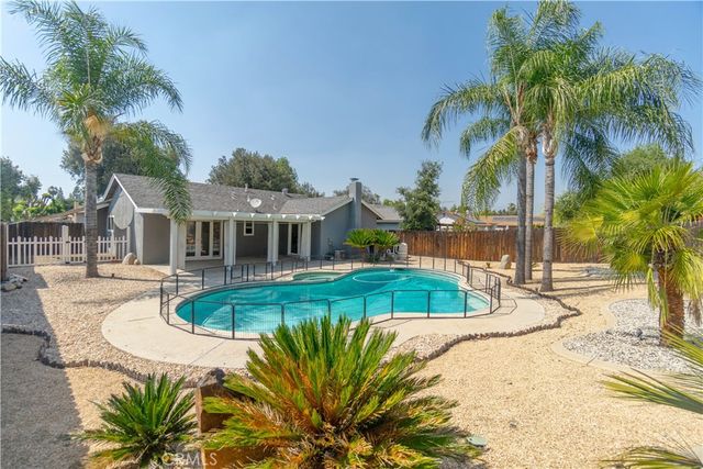 1322 Hunter Drive, Redlands, CA 92374