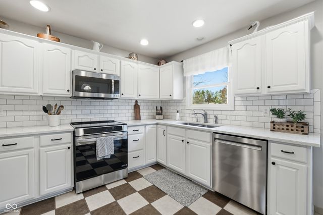 9892 Barth Drive, Zionsville, IN 46077