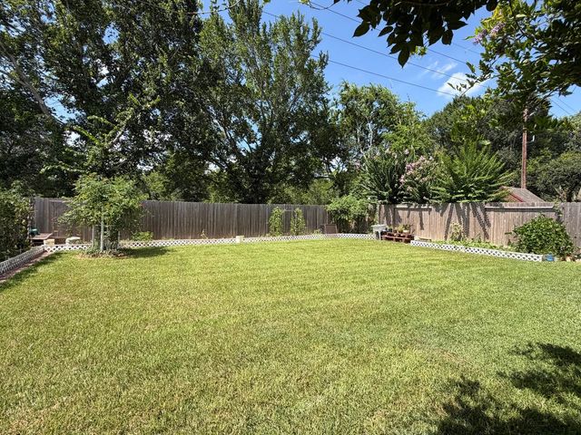 3827 Canton Drive, Pearland, TX 77584