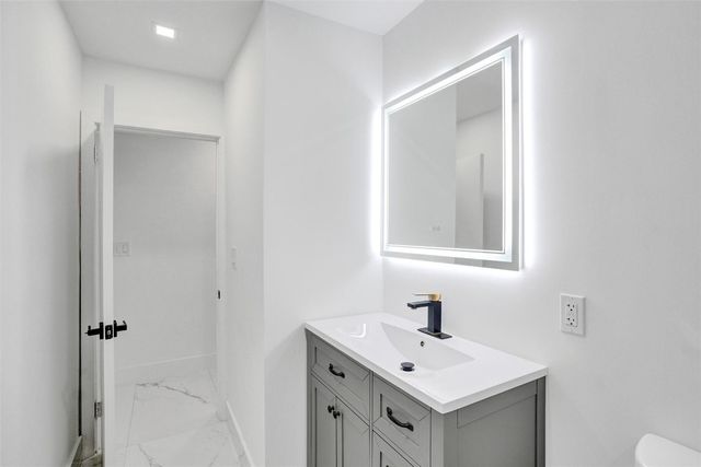 5840 SW 14th Street, Plantation, FL 33317