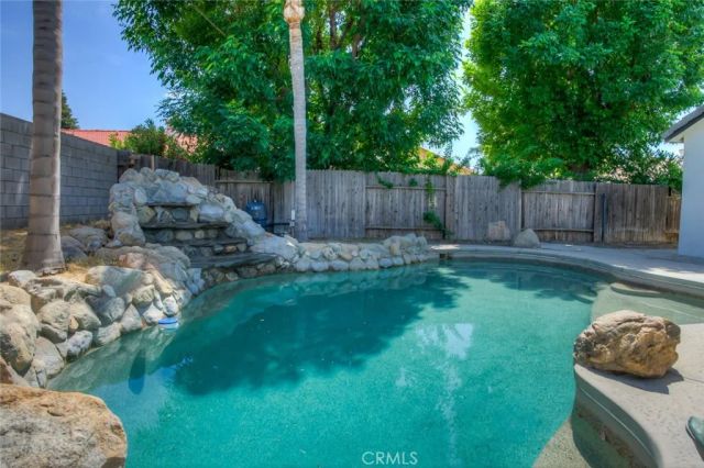 6104 Twin Oaks, Bakersfield, CA 93313