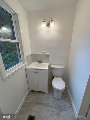 80 RACE ST, Trenton, NJ 08638