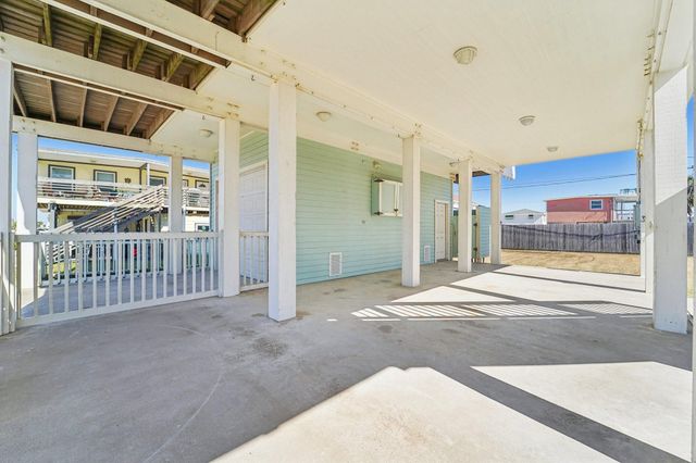 4207 Reeves Drive, Galveston, TX 77554