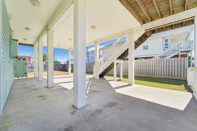 4207 Reeves Drive, Galveston, TX 77554