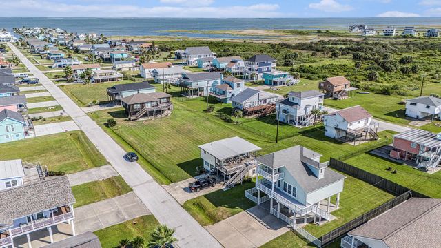 4207 Reeves Drive, Galveston, TX 77554