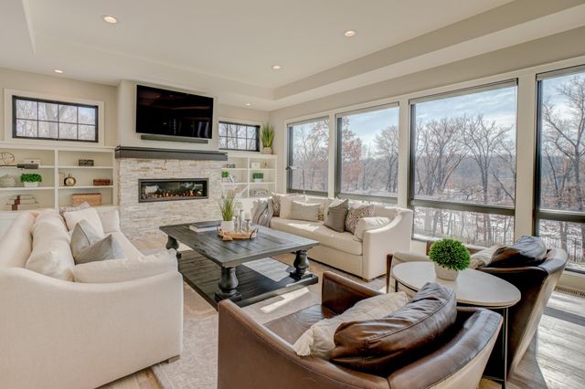 21 Cherrywood Circle, North Oaks, MN 55127