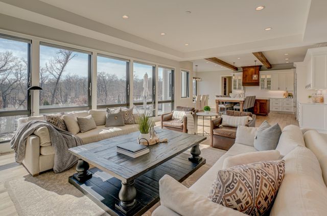 21 Cherrywood Circle, North Oaks, MN 55127