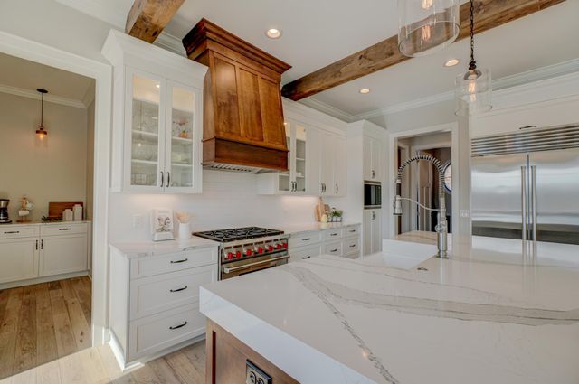 21 Cherrywood Circle, North Oaks, MN 55127