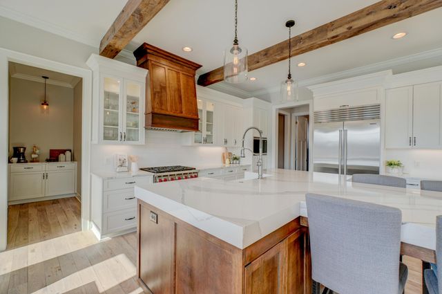 21 Cherrywood Circle, North Oaks, MN 55127