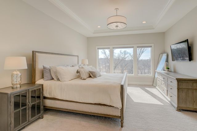 21 Cherrywood Circle, North Oaks, MN 55127