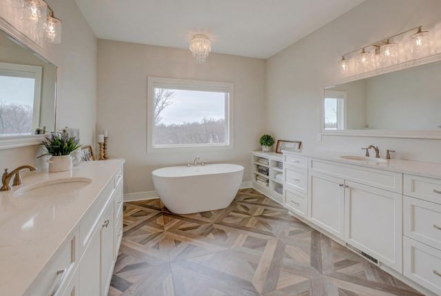 21 Cherrywood Circle, North Oaks, MN 55127