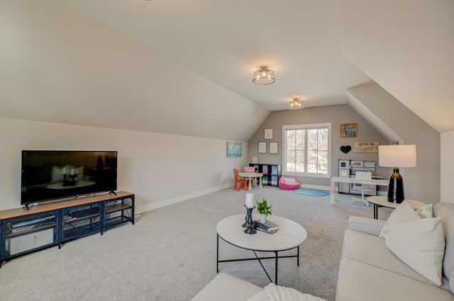 21 Cherrywood Circle, North Oaks, MN 55127