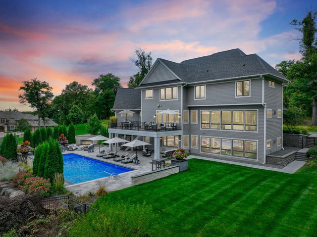 21 Cherrywood Circle, North Oaks, MN 55127