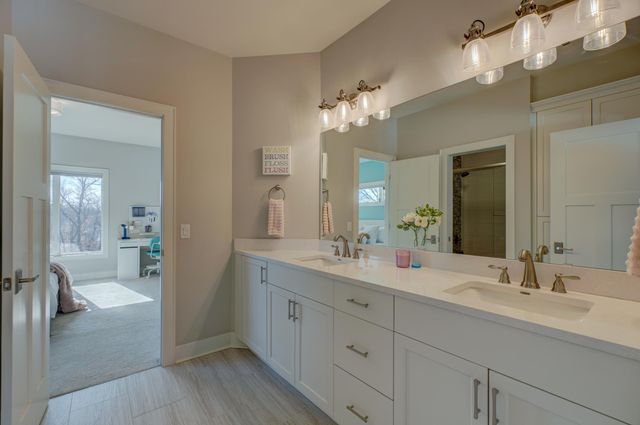 21 Cherrywood Circle, North Oaks, MN 55127