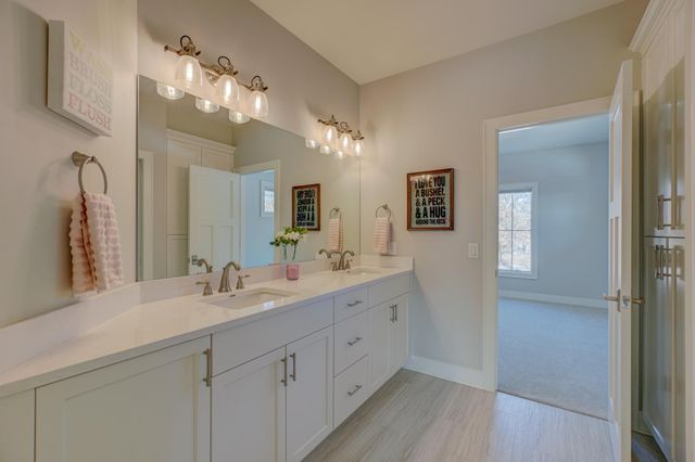 21 Cherrywood Circle, North Oaks, MN 55127