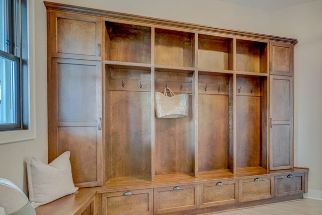 21 Cherrywood Circle, North Oaks, MN 55127