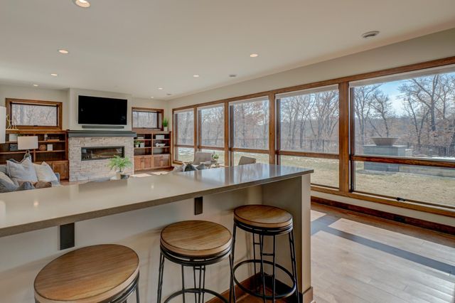 21 Cherrywood Circle, North Oaks, MN 55127