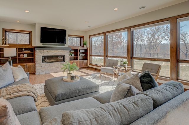 21 Cherrywood Circle, North Oaks, MN 55127