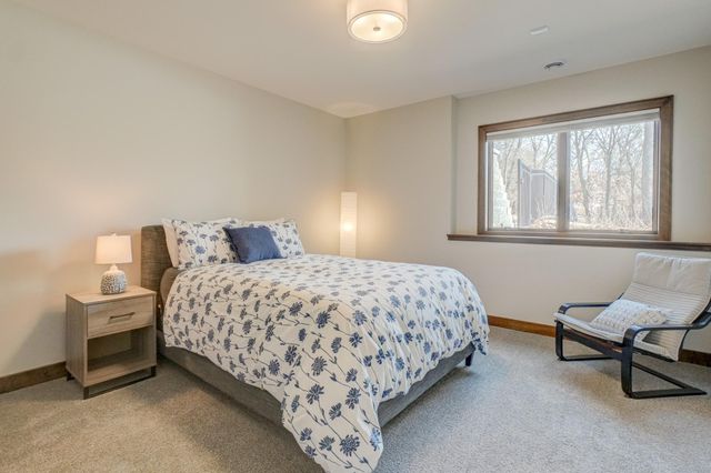 21 Cherrywood Circle, North Oaks, MN 55127