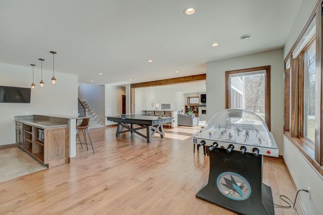 21 Cherrywood Circle, North Oaks, MN 55127