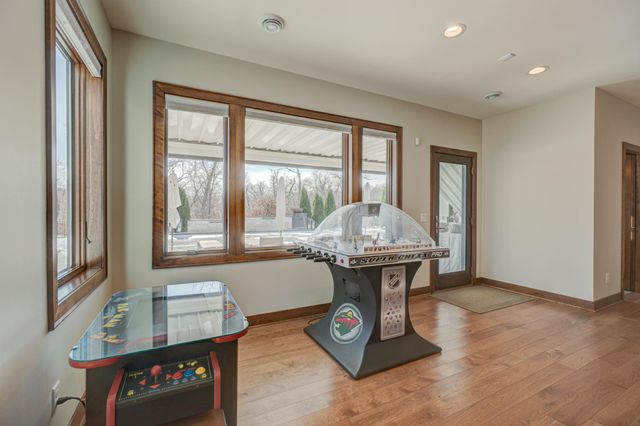 21 Cherrywood Circle, North Oaks, MN 55127