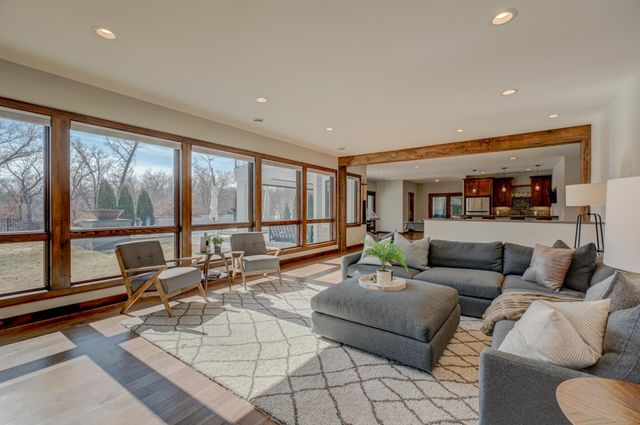 21 Cherrywood Circle, North Oaks, MN 55127