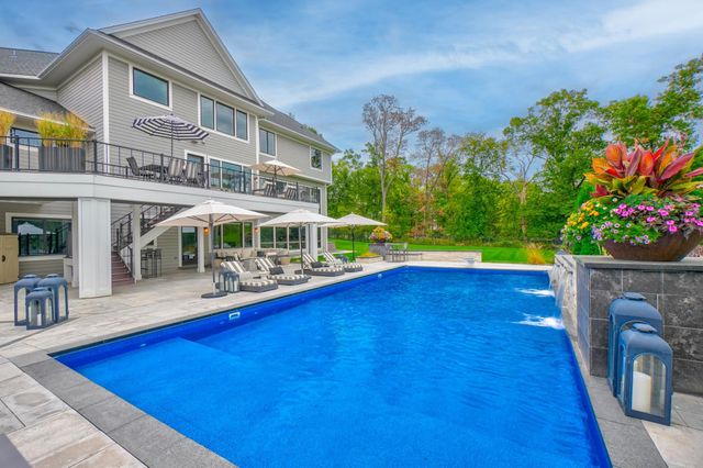 21 Cherrywood Circle, North Oaks, MN 55127
