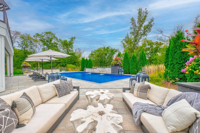 21 Cherrywood Circle, North Oaks, MN 55127