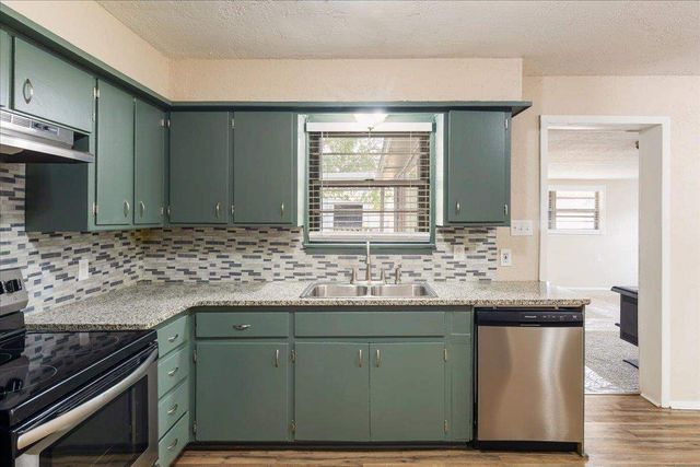 118 NE Angus St, Lawton, OK 73507
